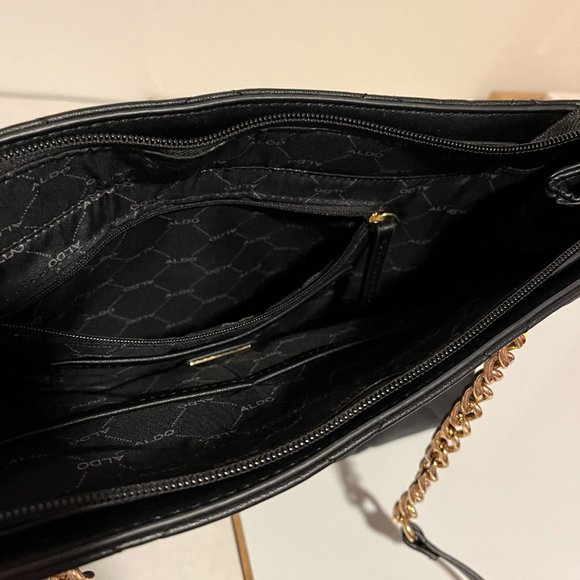ALDO WOMEN'S BLACK QUILTED, BUCKLED, GOLD HARDWARE/CHAINED HANDBAG/Pre-owned - Picture 6 of 7